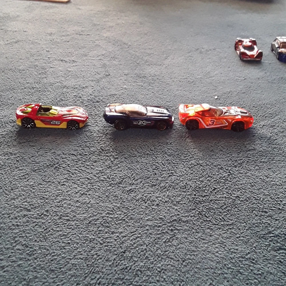 14 Hotwheel cars playset, In mint condition - Picture 4 of 6